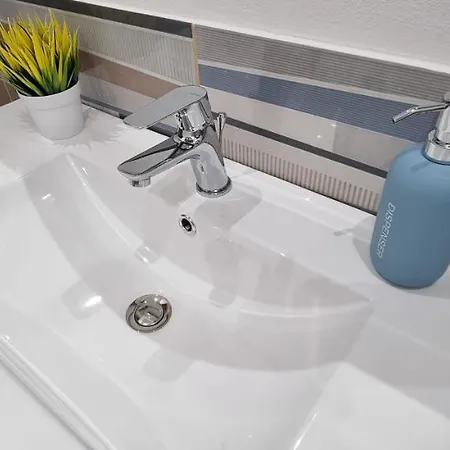 Christian Apartment *