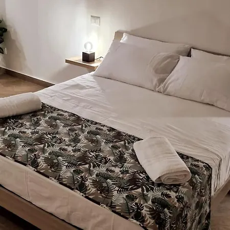 Christian Apartment *